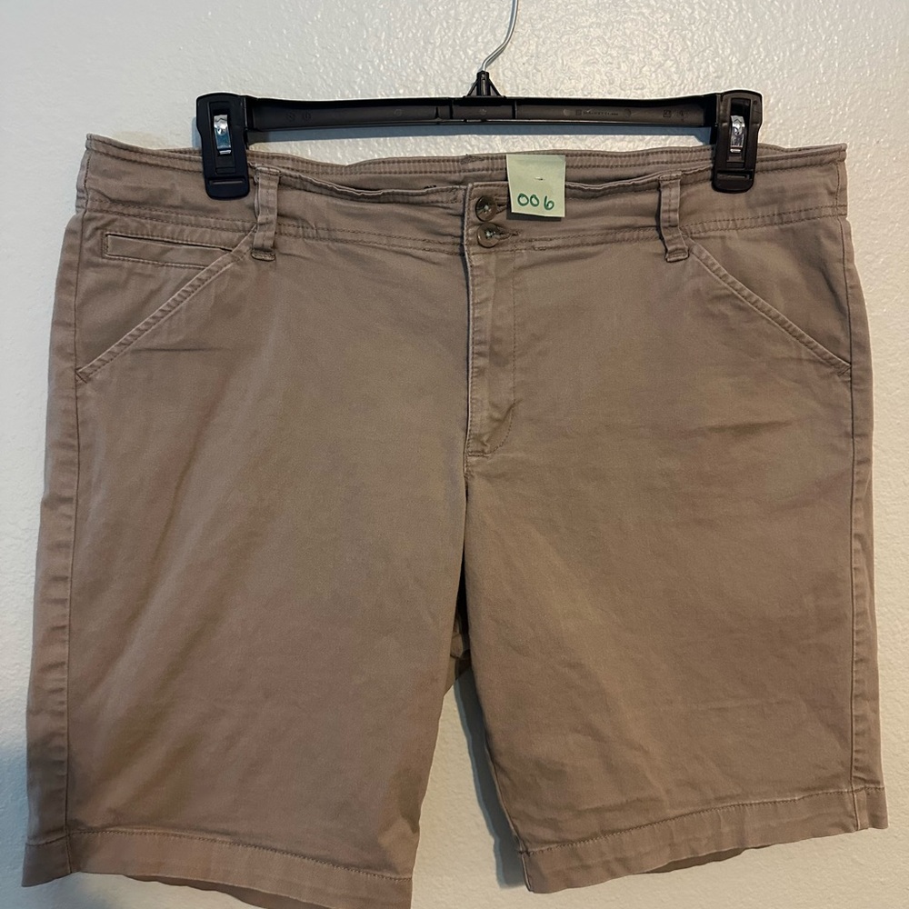 Lee Tan Bermuda Shorts Classic Cotton Blend